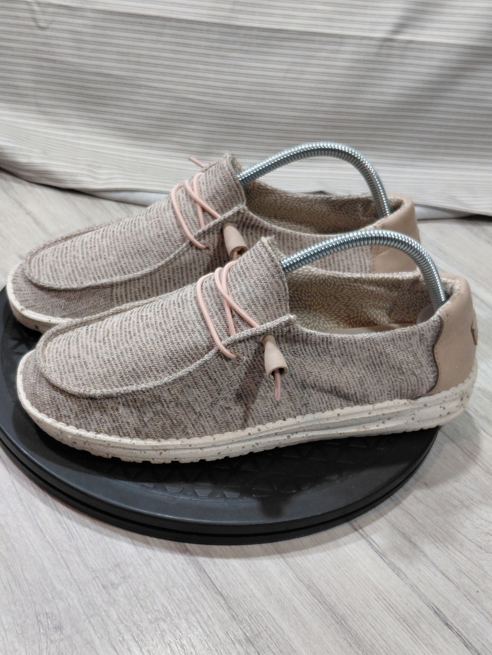 Hey Dude Womens Wendy Stretch Sox Rose Casual Comfort Slip On Loafers Tan W9